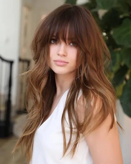 Langes Haar mit Highlights