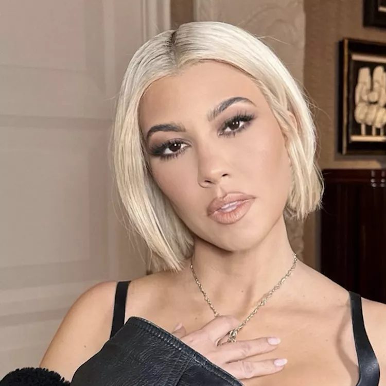 Gebleichter blonder Blunt Bob