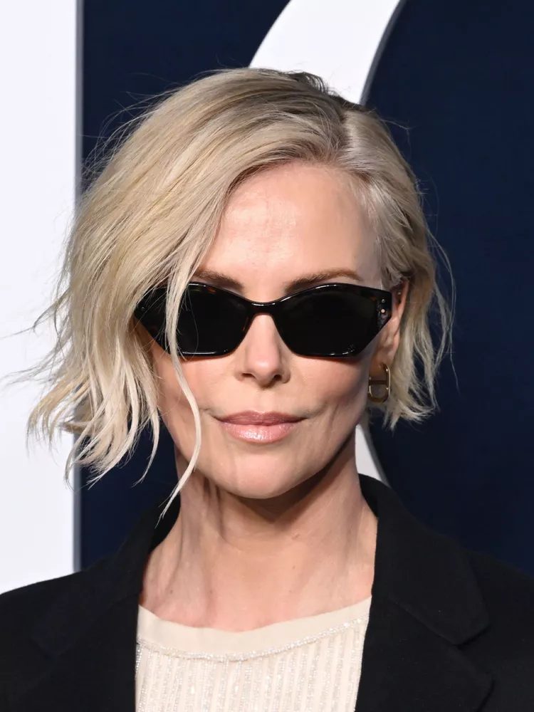 Cool Girl Blonde Bob
