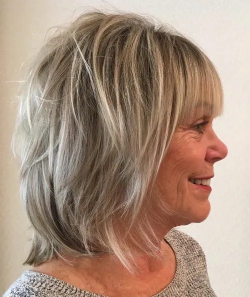 Nackenlanger Shaggy Cut mit stumpfem Pony